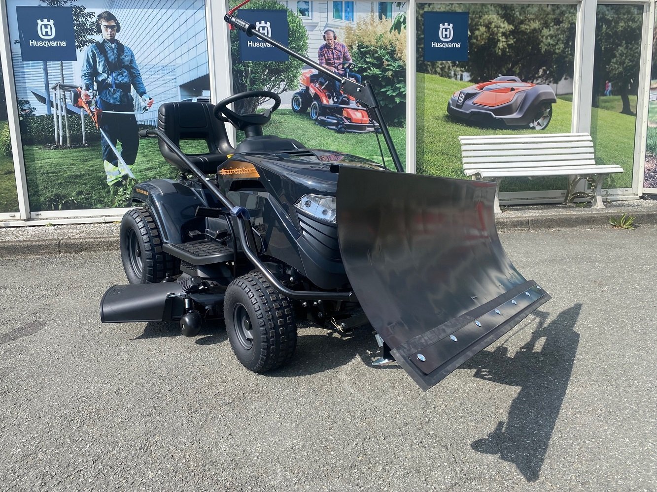 Tracteur tondeuse Black Edition PRO 228/108 Twin HS avec pack hiver 120 Plus