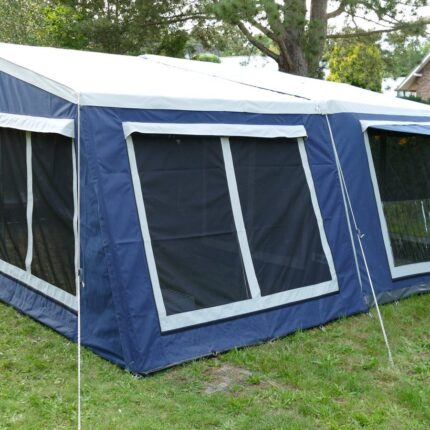 Remorque tente OUTDOOR L avec auvent et rehausses de ridelles