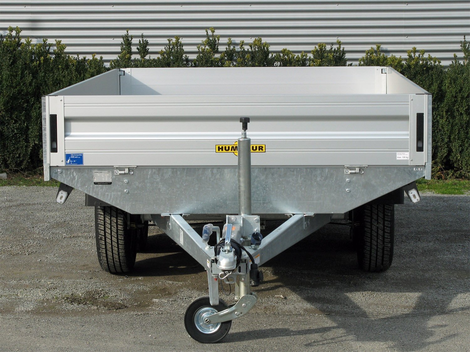 Remorque plateau Humbaur HT253118 avec dix anneaux d’arrimage