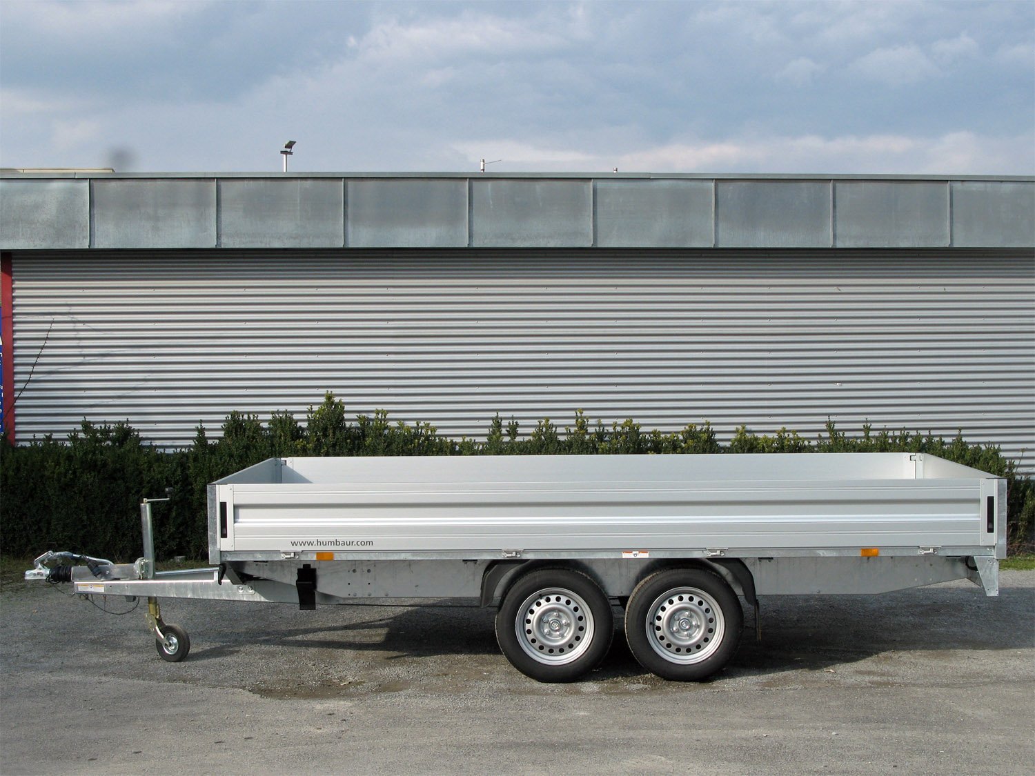 Remorque plateau Humbaur HT354121 3500 kg avec 12 anneaux d’arrimage