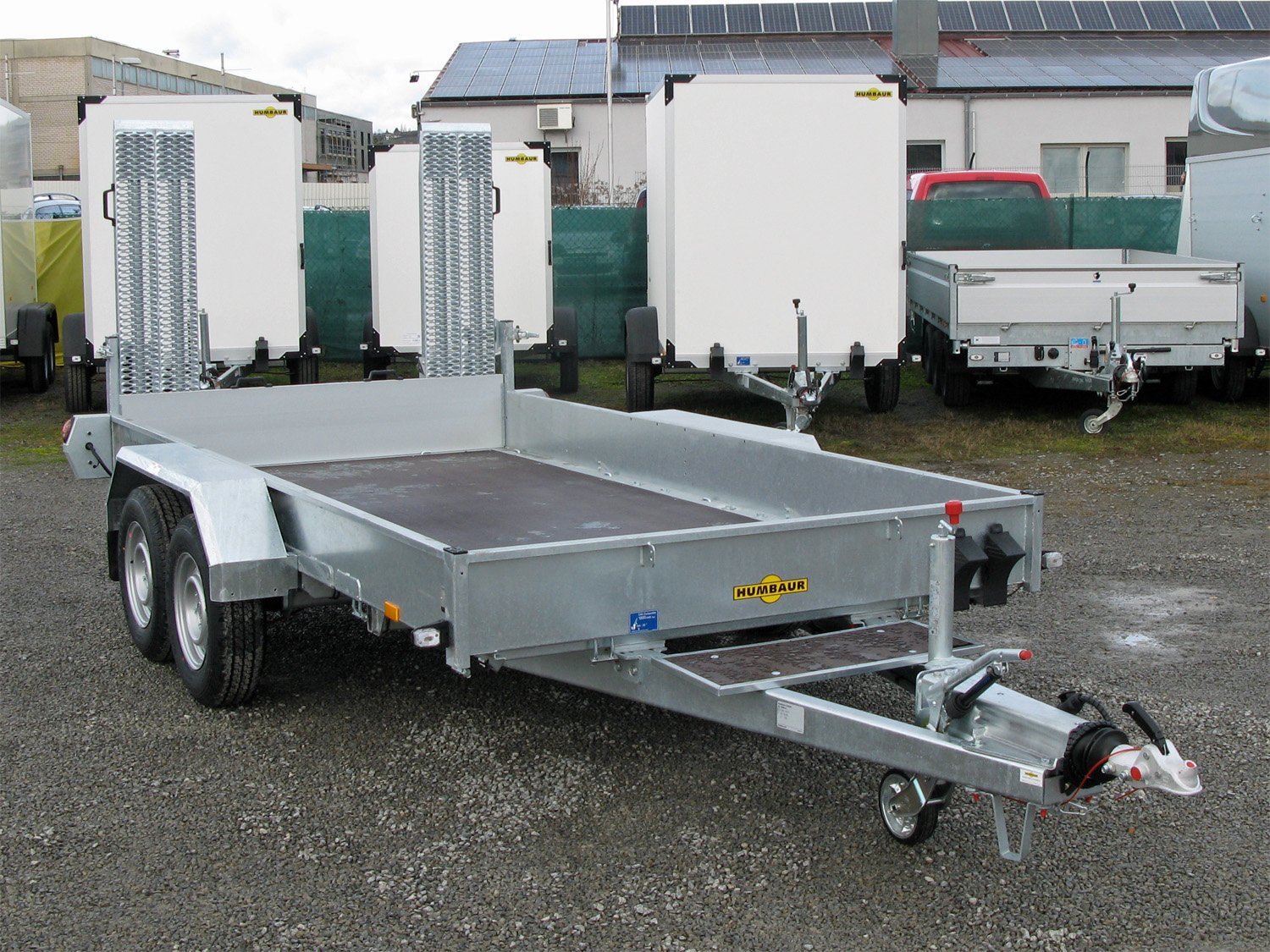 Remorque porte-engins Humbaur HS353718 avec 12 anneaux et rampes acier